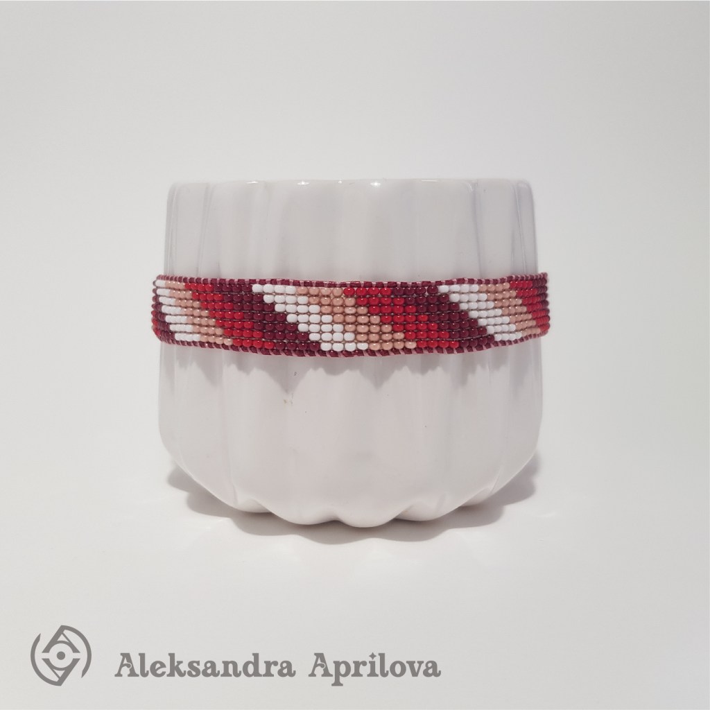 Дамска гривна от мъниста „Долина на&nbsp;розите“