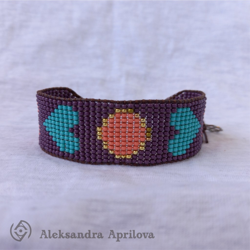 Дамска гривна от мъниста „С любов…“